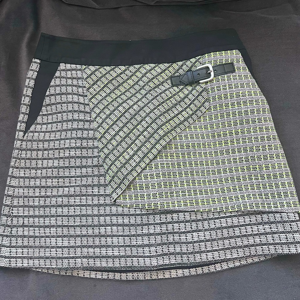 Karen Millen mini skirt two tone color.